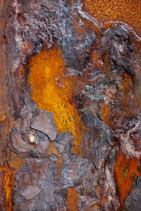 Rost 09 Texturierte Oberfläche mit braunen und orangefarbenen Erdtönen und rauen Stellen.